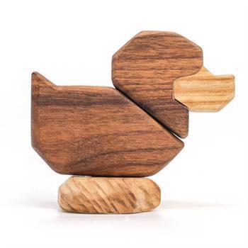 Fablewood innsjøen - trefigur sammensatt av magneter