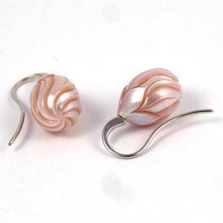 9-10 mm rosa perleørering på et par 14 karat hvitt gullbøyle