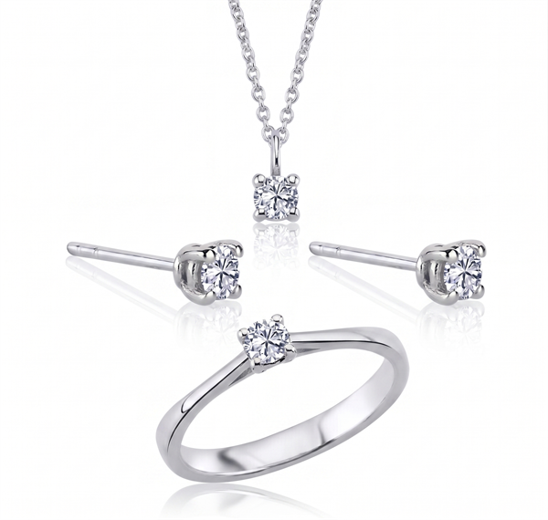 Nuran sett , med totalt 0,72 ct Wesselton SI