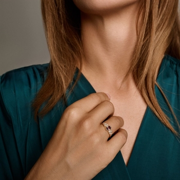 Nuran sett , med totalt 0,28 ct Wesselton SI