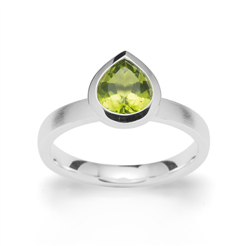 925,- ring, rho. mat/blank, peridot 1,43ct, fra Bastian Inverun