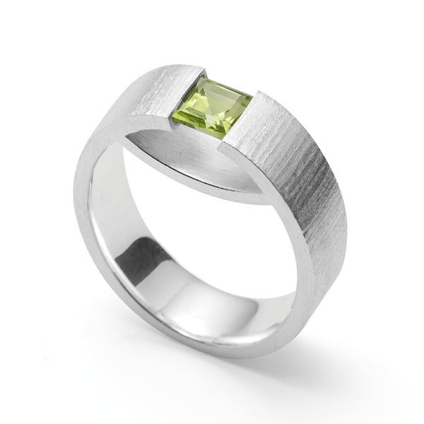 925/- Ring mat/børstet, peridot 0,74ct, fra Bastian Inverun