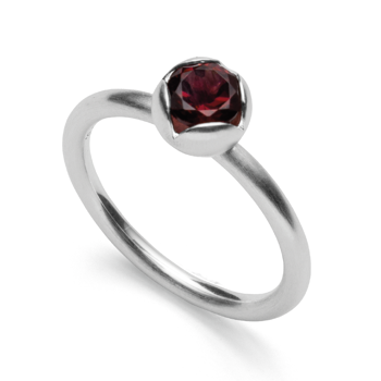 925/- Ring mat, Granat 0,83ct, fra Bastian Inverun