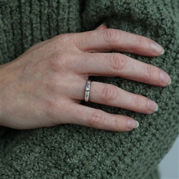 14KT HV.D.RING BRILL.1X0,07CT WPI, fra Aagaard