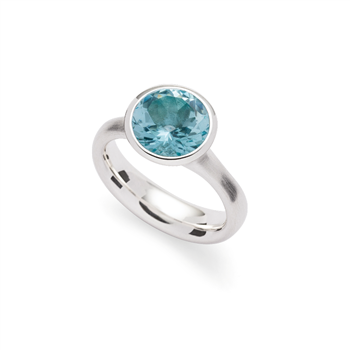925/- ring, rh.-pl., mat/pol., blå topaz 4,43ct, fra Bastian Inverun