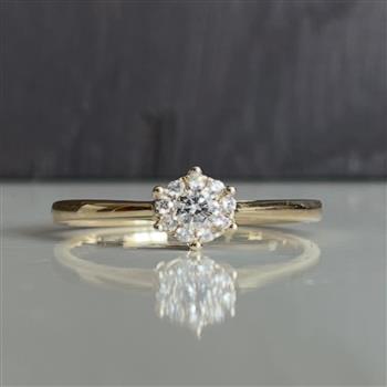 Ring 14 karat guld Stjerne 0,19 carat WSI, fra L&G