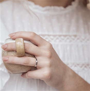 14KT HV.D.RING BRILL.1X0,07CT WPI, fra Aagaard