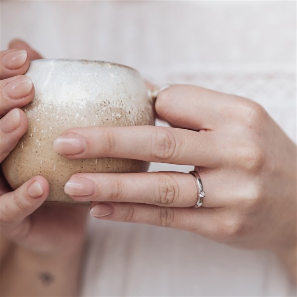 14KT HV.D.RING BRILL.1X0,07CT WPI, fra Aagaard