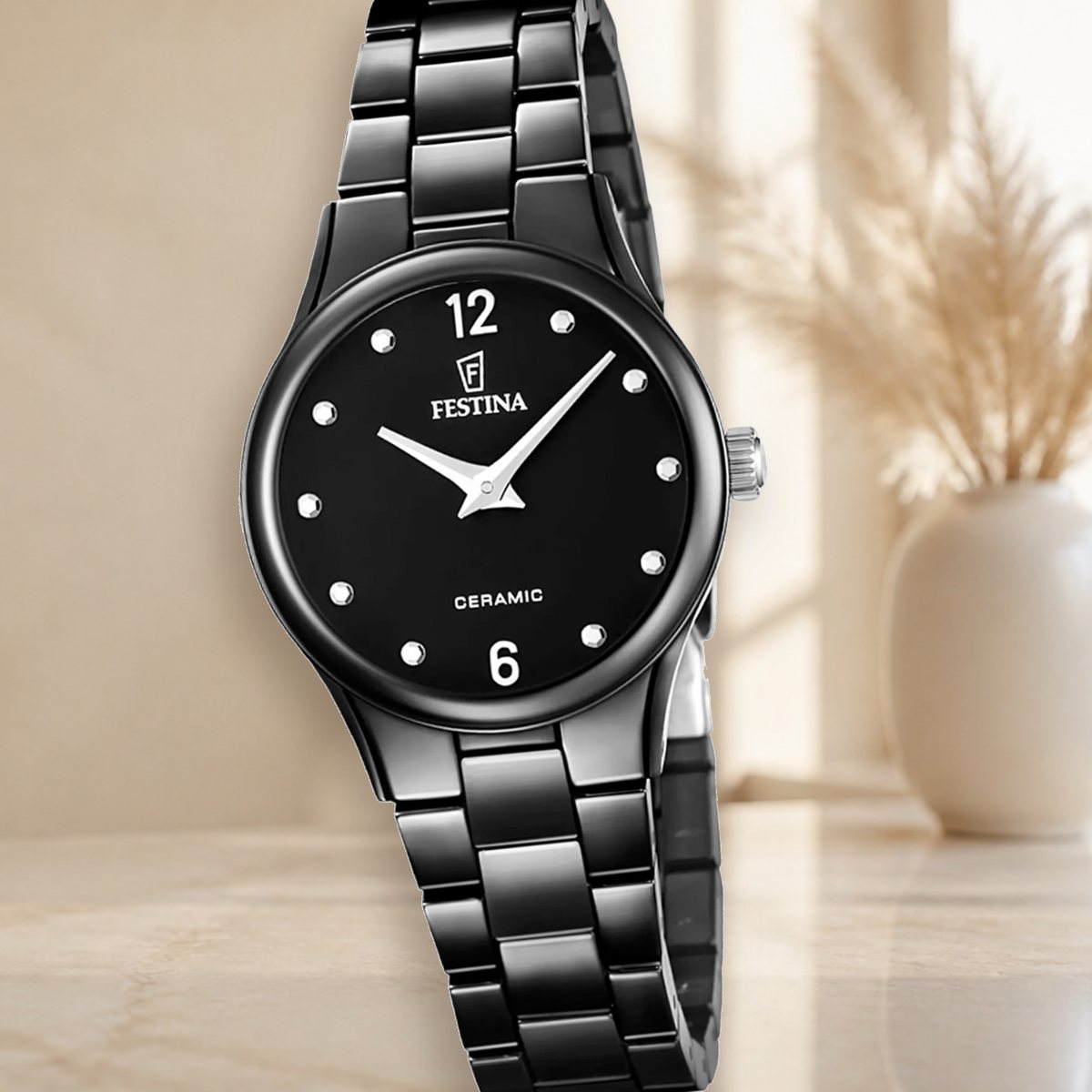 Svart dameklokke i keramikk fra Festina